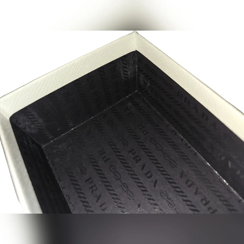 *New* Prada Women's Sunglasses - Picture 5 of 12